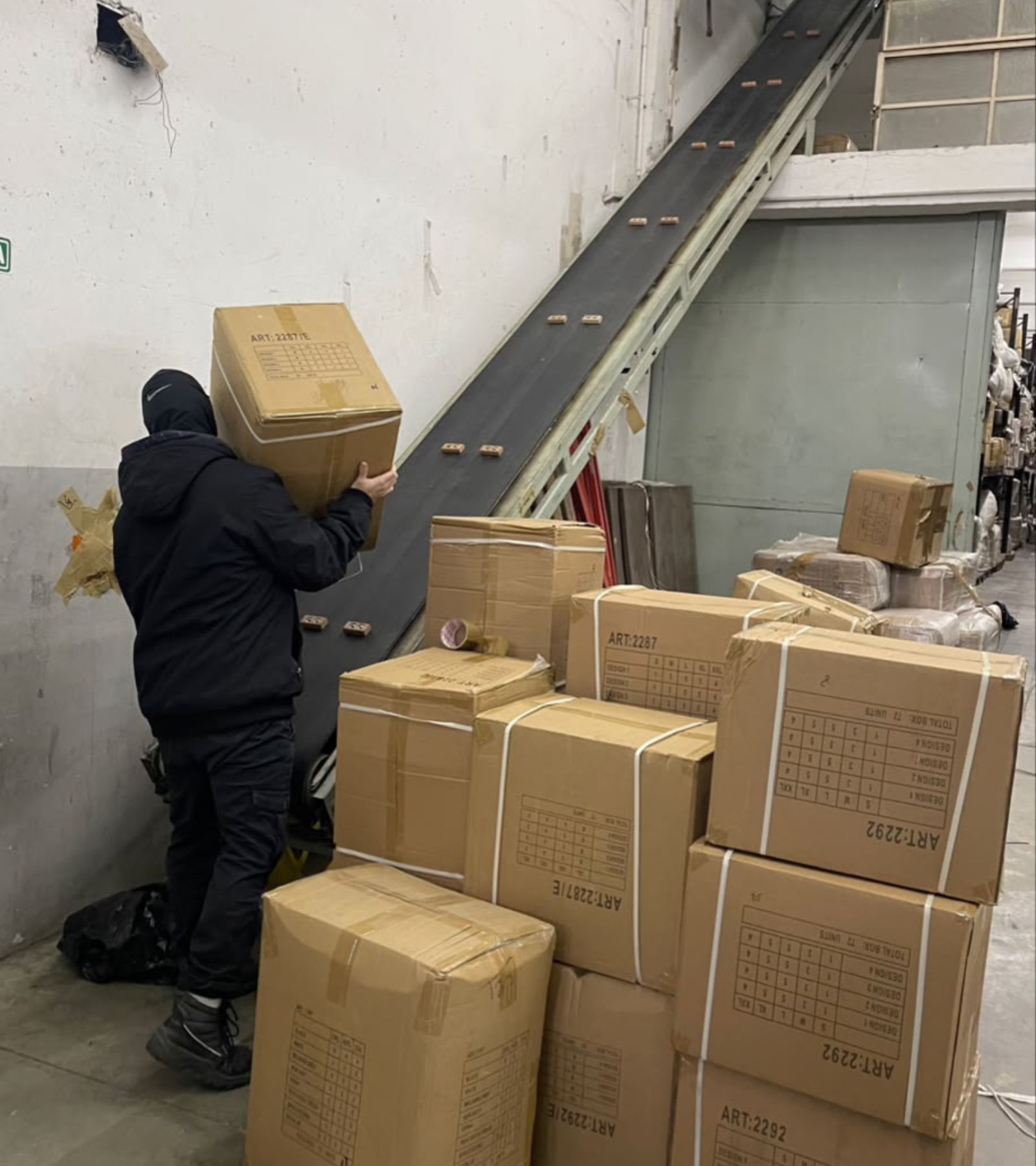 Mercadería preparada en el depósito de Kalif